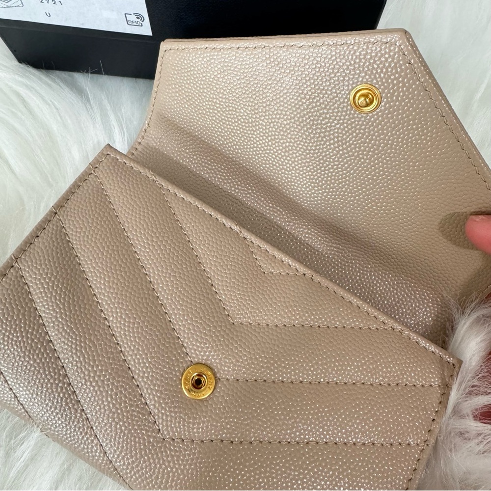 YSL Saint Laurent Small Monogram Envelope Wallet - Picture 5 of 14